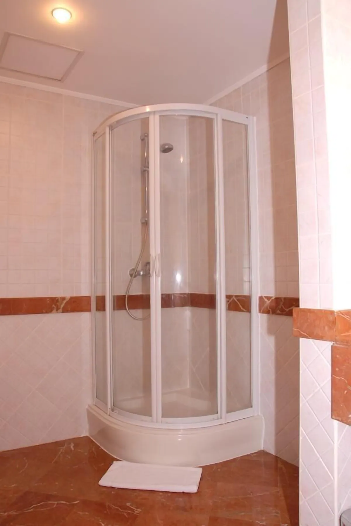 سرویس بهداشتی و حمام هتل موسکو دبی